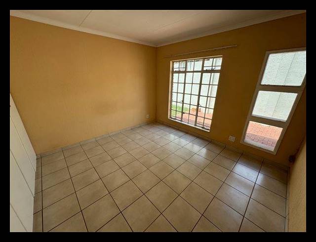 2 BEDROOM CLUSTER FOR SALE IN GLEN MARAIS